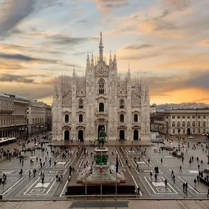 Hl - Brera, Garibaldi, Moscova, Duomo, Montenapoleone , Milan Italy